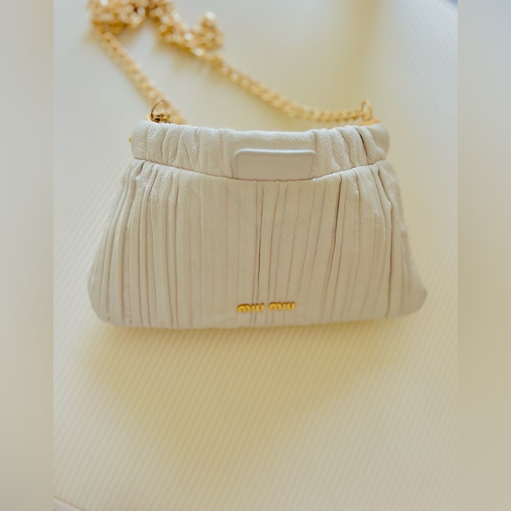 Miu Miu White Pleated Leather Shoulder Bag Crossbody Bag Gold Chain - Picture 4 of 10